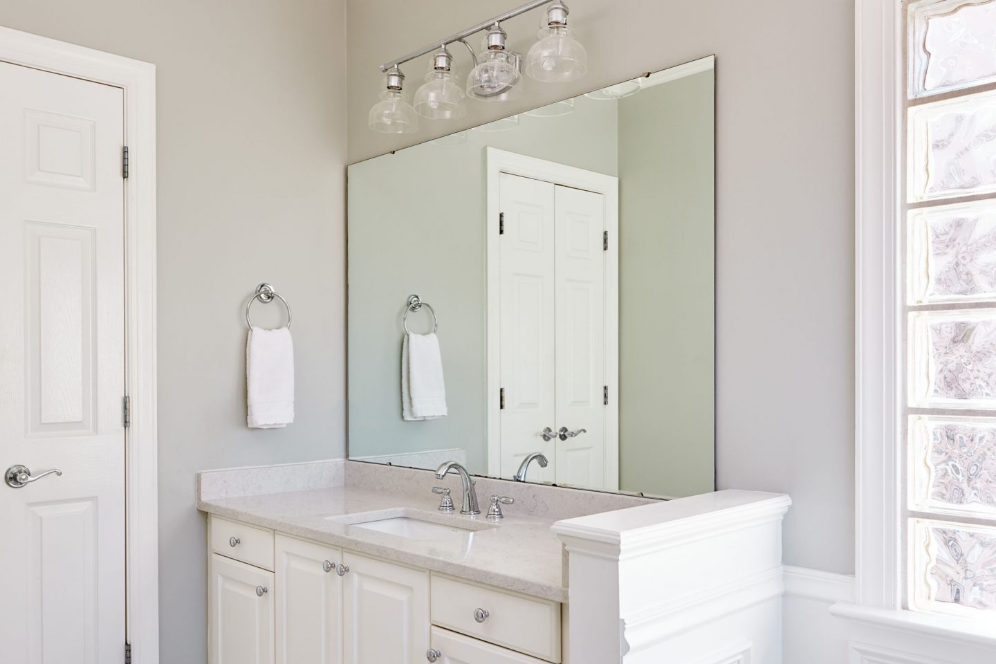 vanity mirrors,bathroom vanity mirrors,vanity wall mirror,bath mirrors,vanity mirror in bathroom