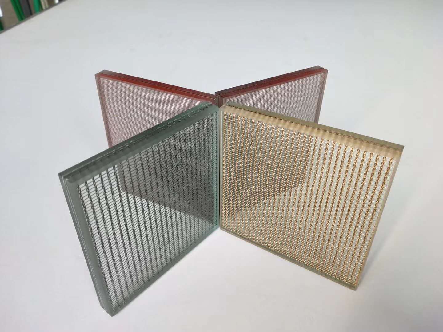 metal mesh lamination, metal mesh glass, metal mesh laminated glass, laminated glass metal mesh, metal mesh lamination services