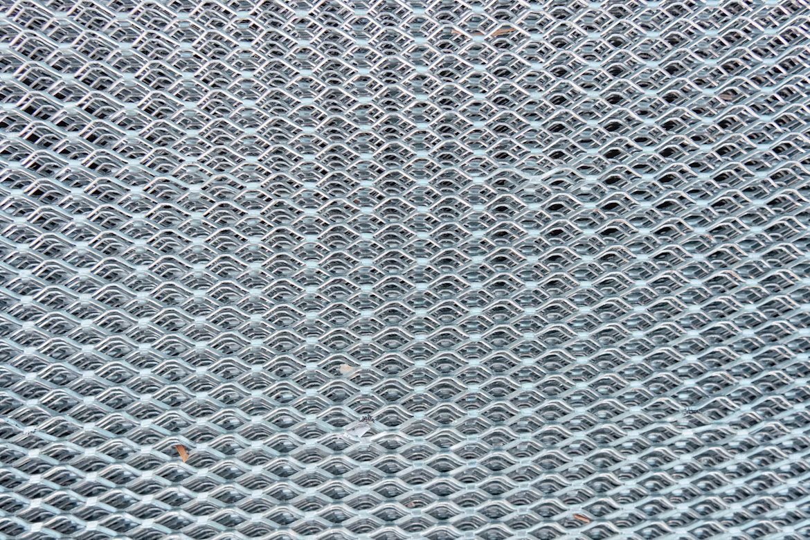 metal mesh lamination, metal mesh glass, metal mesh laminated glass, laminated glass metal mesh, metal mesh lamination services